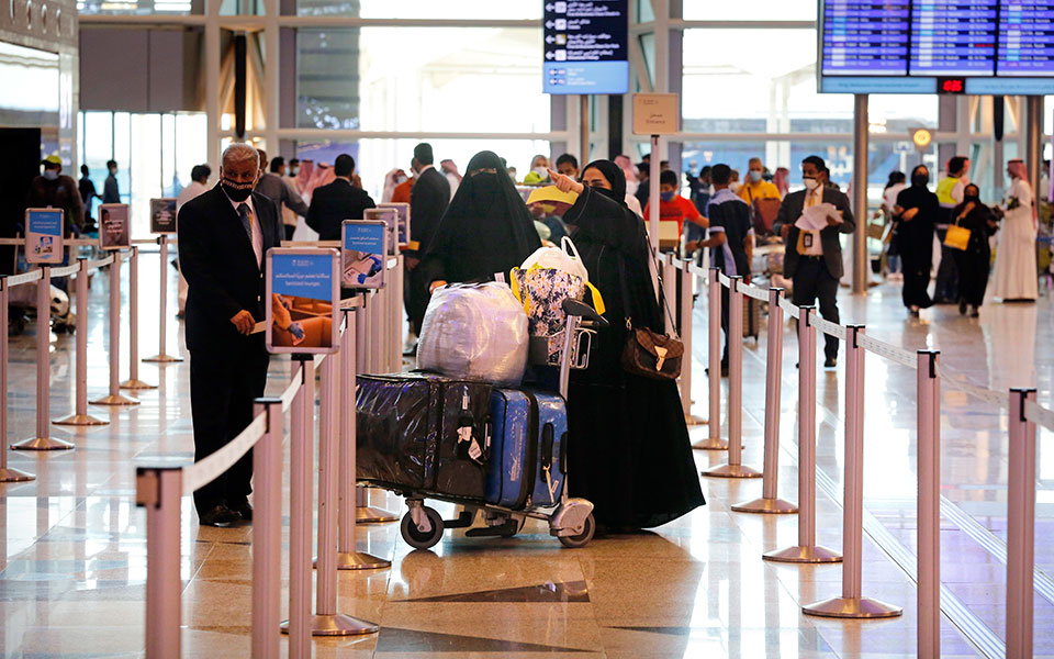 σαουδική-αραβία-πλήρης-λειτουργία-τω-561544591