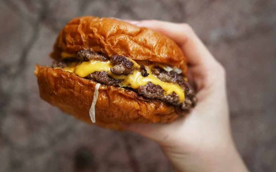 Γαστρονόμος: 4 λαχταριστά burger και πού τα βρίσκουμε-1