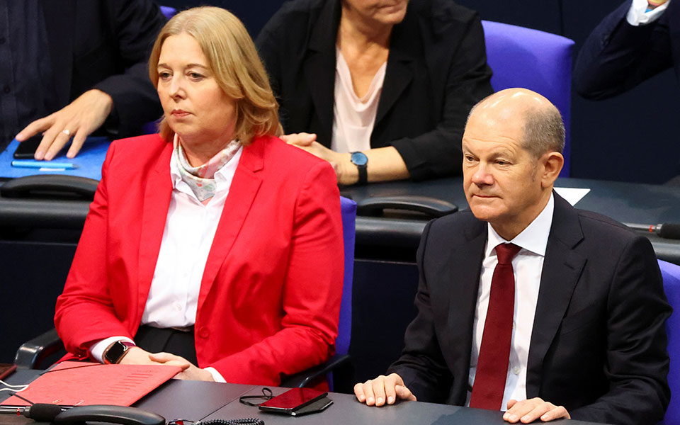 γερμανία-πρώτη-συνεδρίαση-για-την-bundestag-μ-561557806