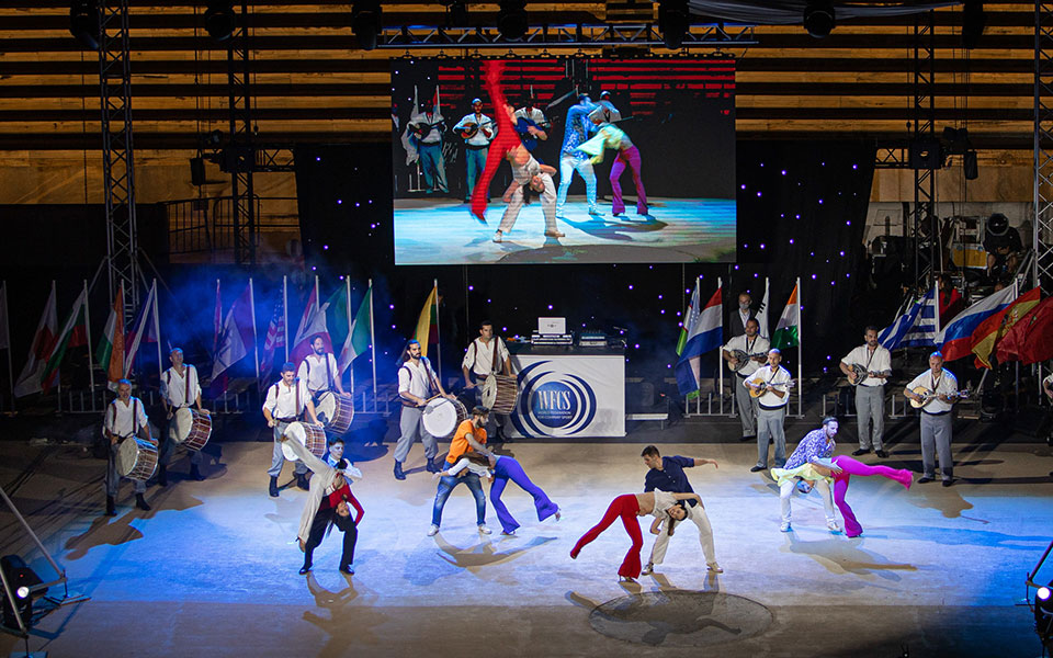 η-αθήνα-άνοιξε-την-αγκαλιά-της-στον-π-561528784