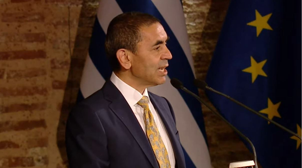 Το Ιδρυμα Θεοφανώ βράβευσε τους Ουγκούρ Σαχίν και Εζλέμ Τουρετσί-3