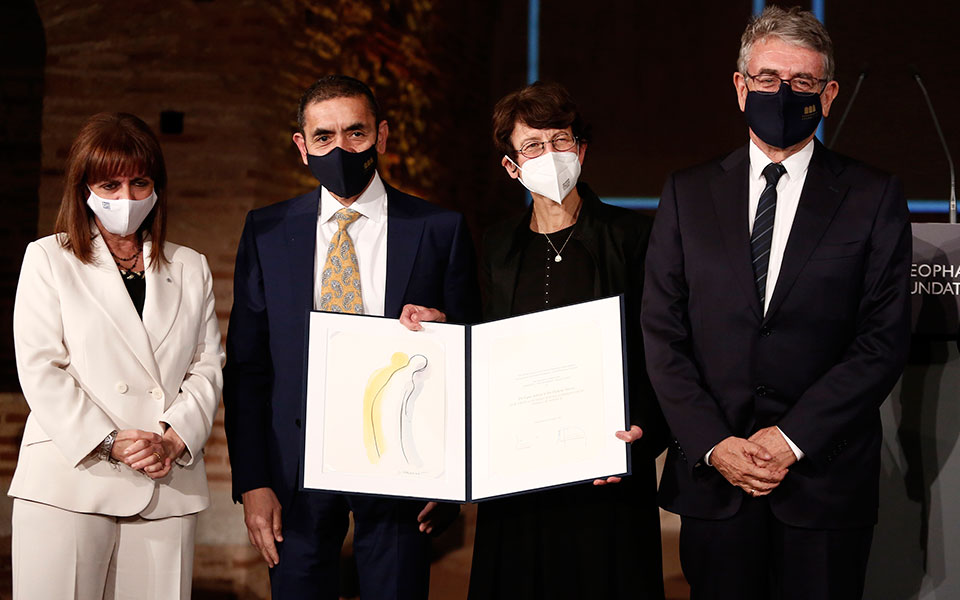 Το Ιδρυμα Θεοφανώ βράβευσε τους Ουγκούρ Σαχίν και Εζλέμ Τουρετσί-4