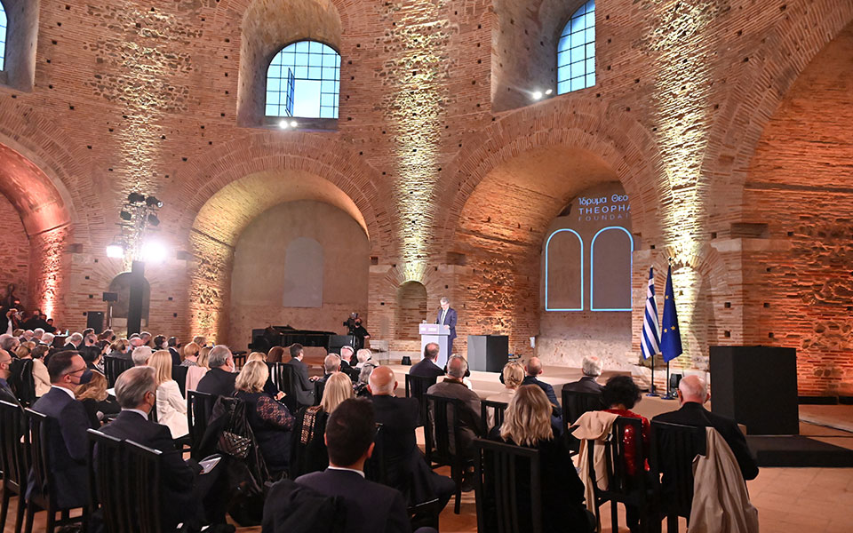 Το Ιδρυμα Θεοφανώ βράβευσε τους Ουγκούρ Σαχίν και Εζλέμ Τουρετσί-5