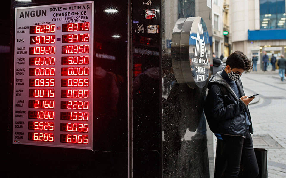 τουρκική-λίρα-νέα-πτώση-ρεκόρ-μετά-την-561556183