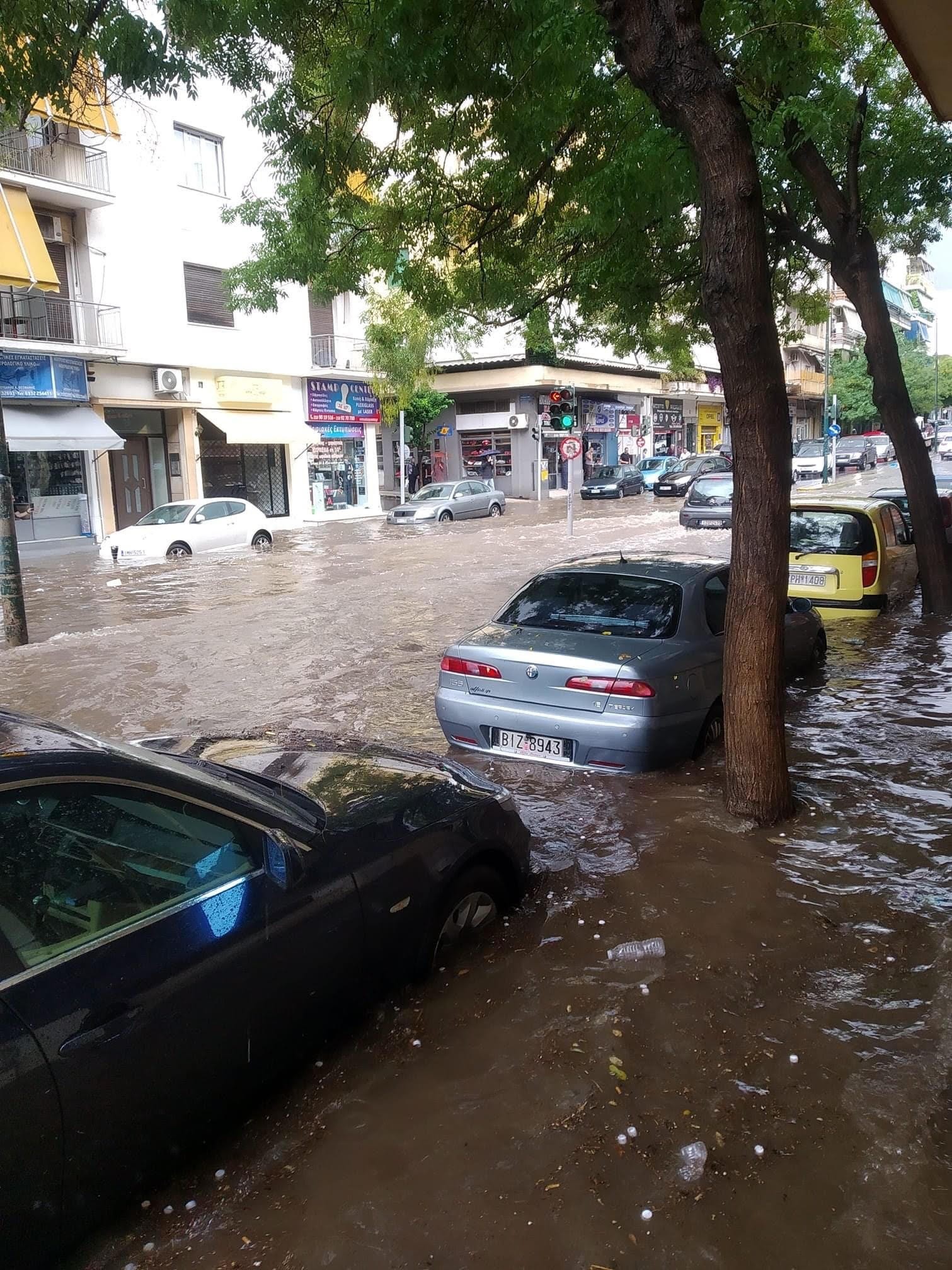 Κακοκαιρία «Μπάλλος»: Πλημμύρισαν δρόμοι στην Αττική – Δεκάδες κλήσεις στην Πυροσβεστική-6