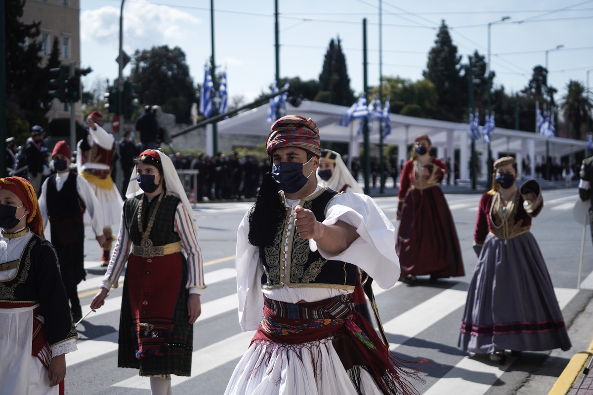κορωνοϊός-πρώτο-ναι-για-τις-παρελάσ-561520141