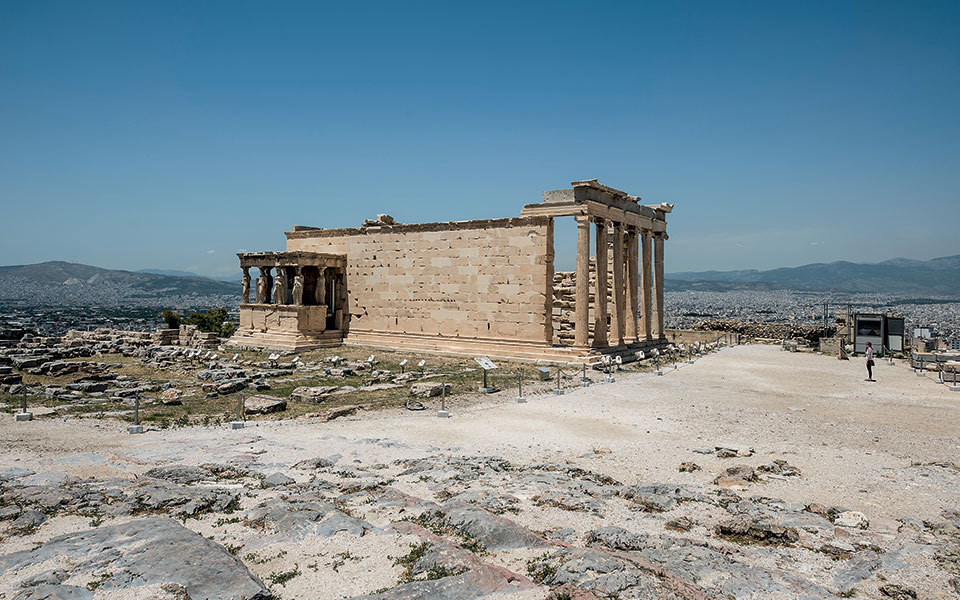 ακρόπολη-σύλληψη-τριών-αλλοδαπών-που-561544720