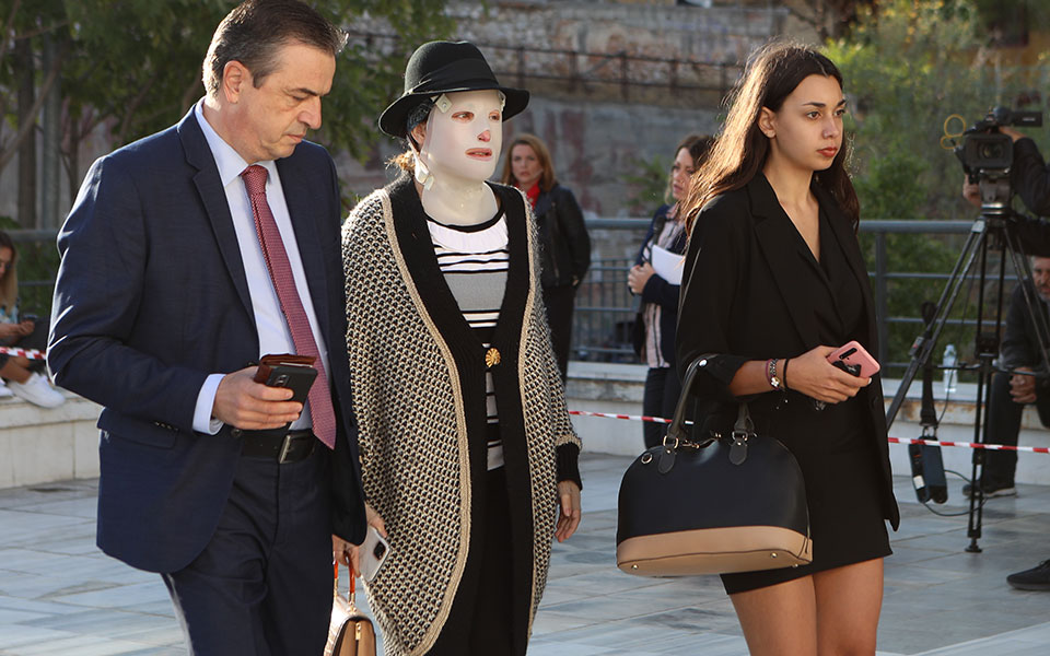 δίκη-για-την-επίθεση-με-βιτριόλι-την-άλ-561528412