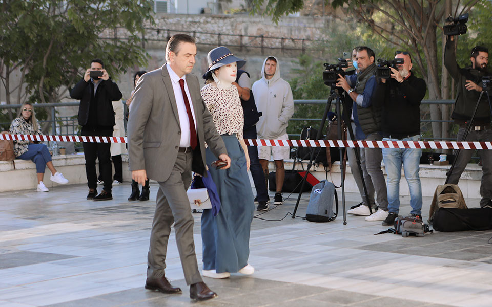 επίθεση-με-βιτριόλι-ιατροδικαστής-561525139