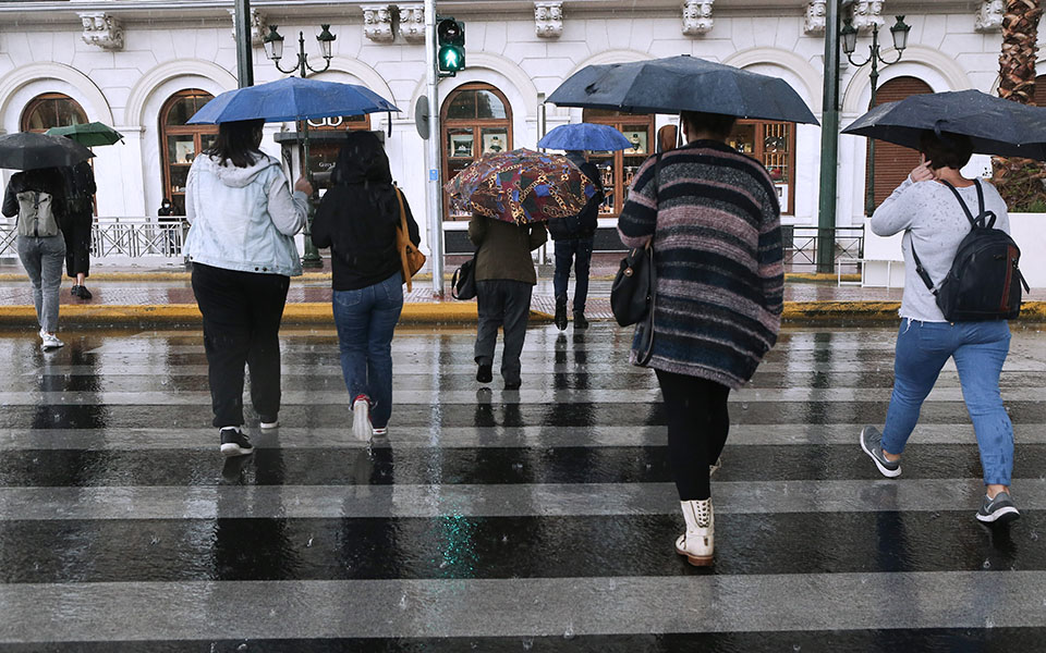 Κακοκαιρία «Μπάλλος»: Πλημμύρισαν δρόμοι στην Αττική – Δεκάδες κλήσεις στην Πυροσβεστική-1