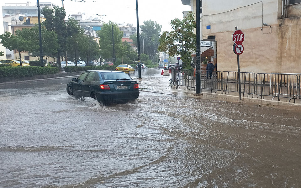 Κακοκαιρία «Μπάλλος»: Πλημμύρισαν δρόμοι στην Αττική – Δεκάδες κλήσεις στην Πυροσβεστική-9
