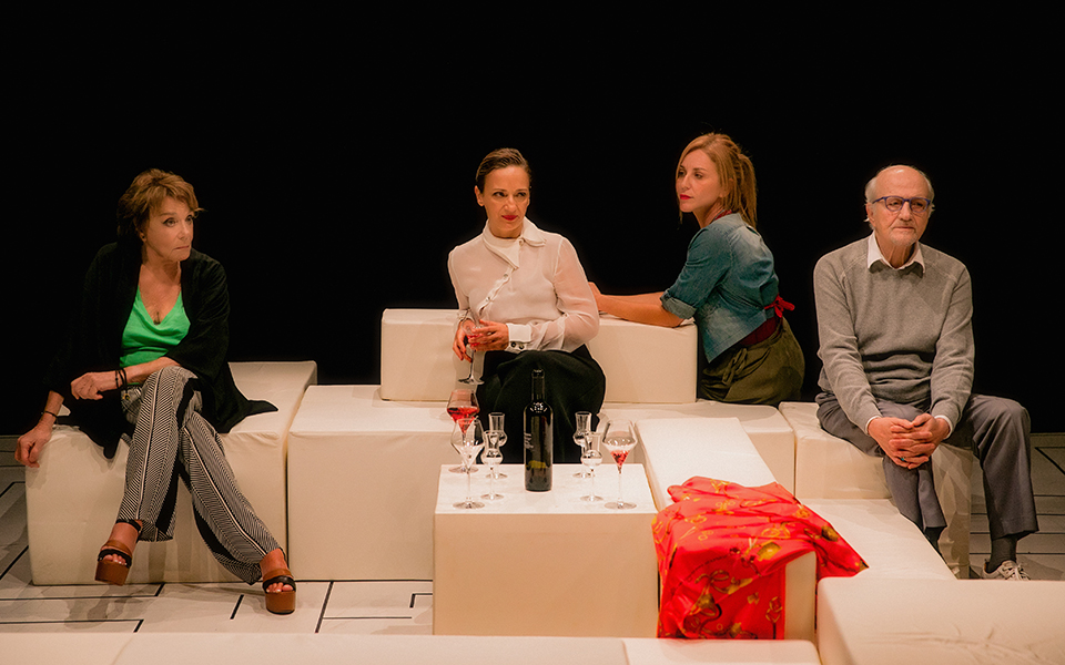 μαρία-καλλιμάνη-στην-ανασκαφή-και-στη-561576631