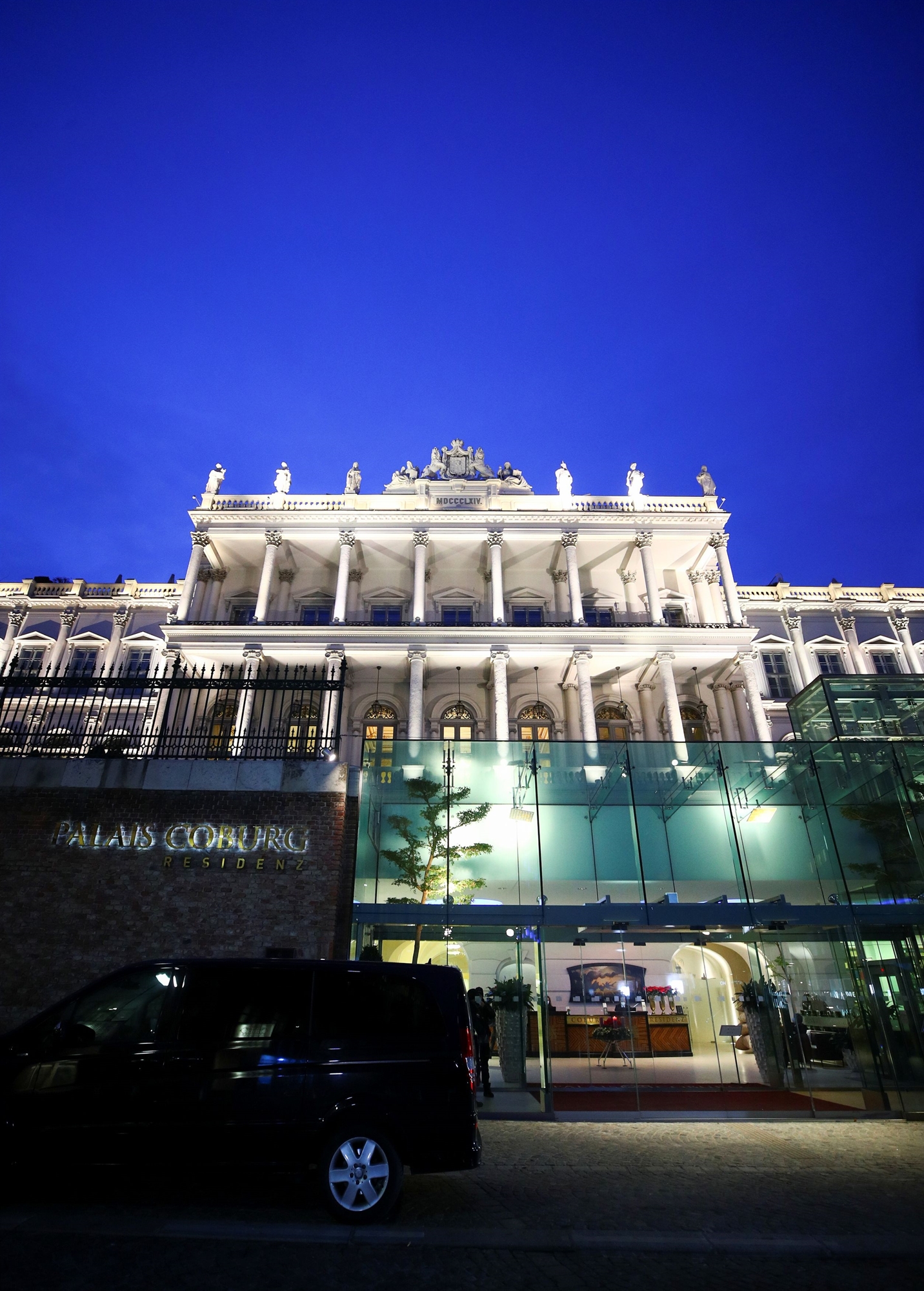 στο-τραπέζι-της-βιέννης-η-τεχεράνη-561608011