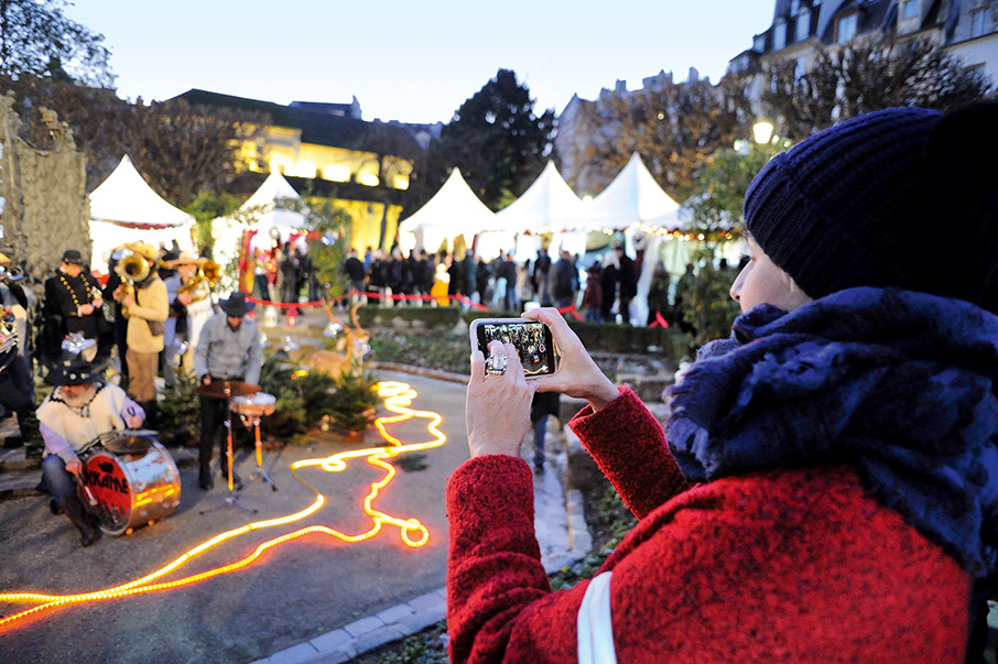 Το Παρίσι γοητεύει και στις γιορτές-3