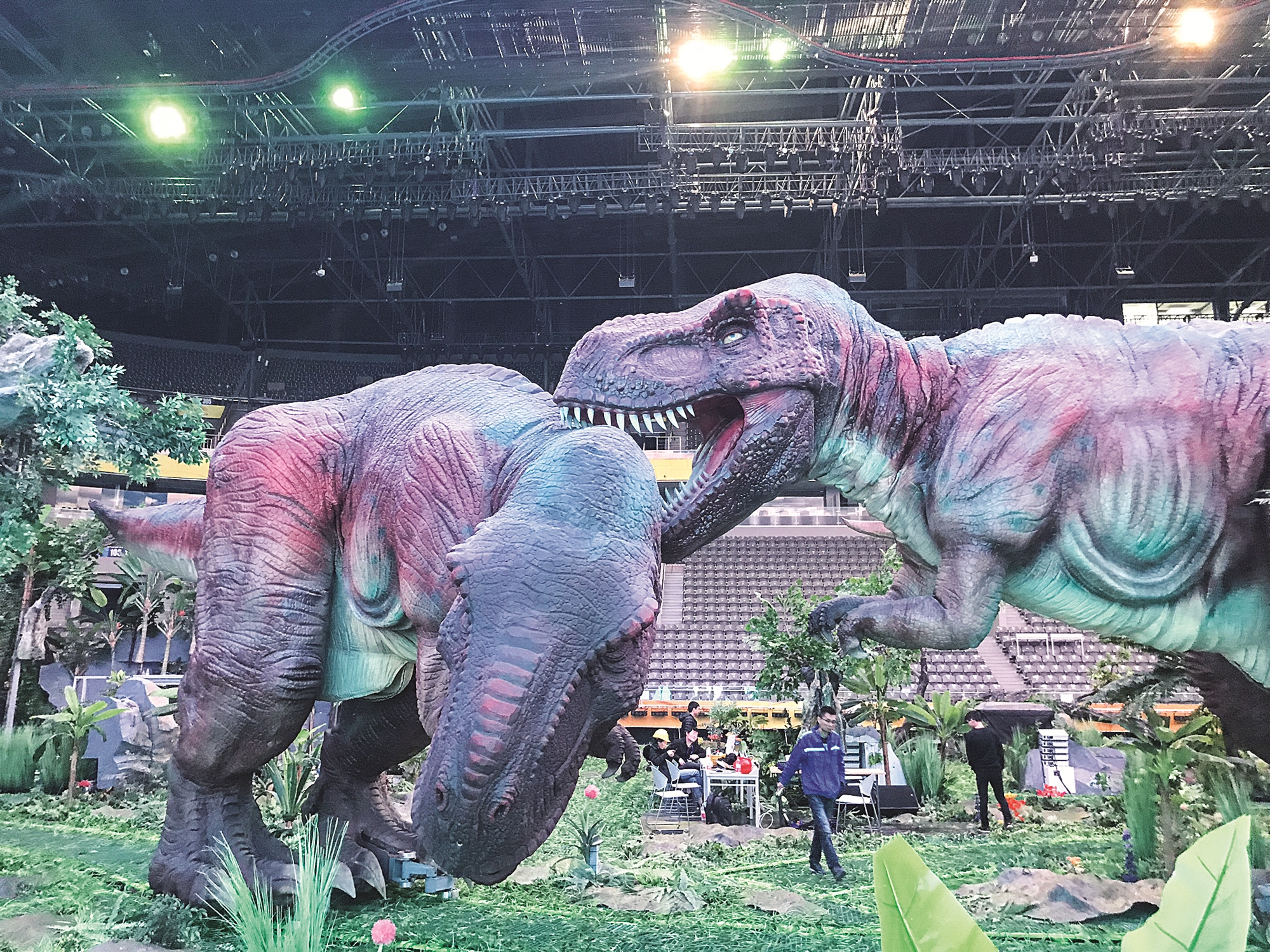 ελληνικά-χέρια-ζωντάνεψαν-δεινοσα-561573046