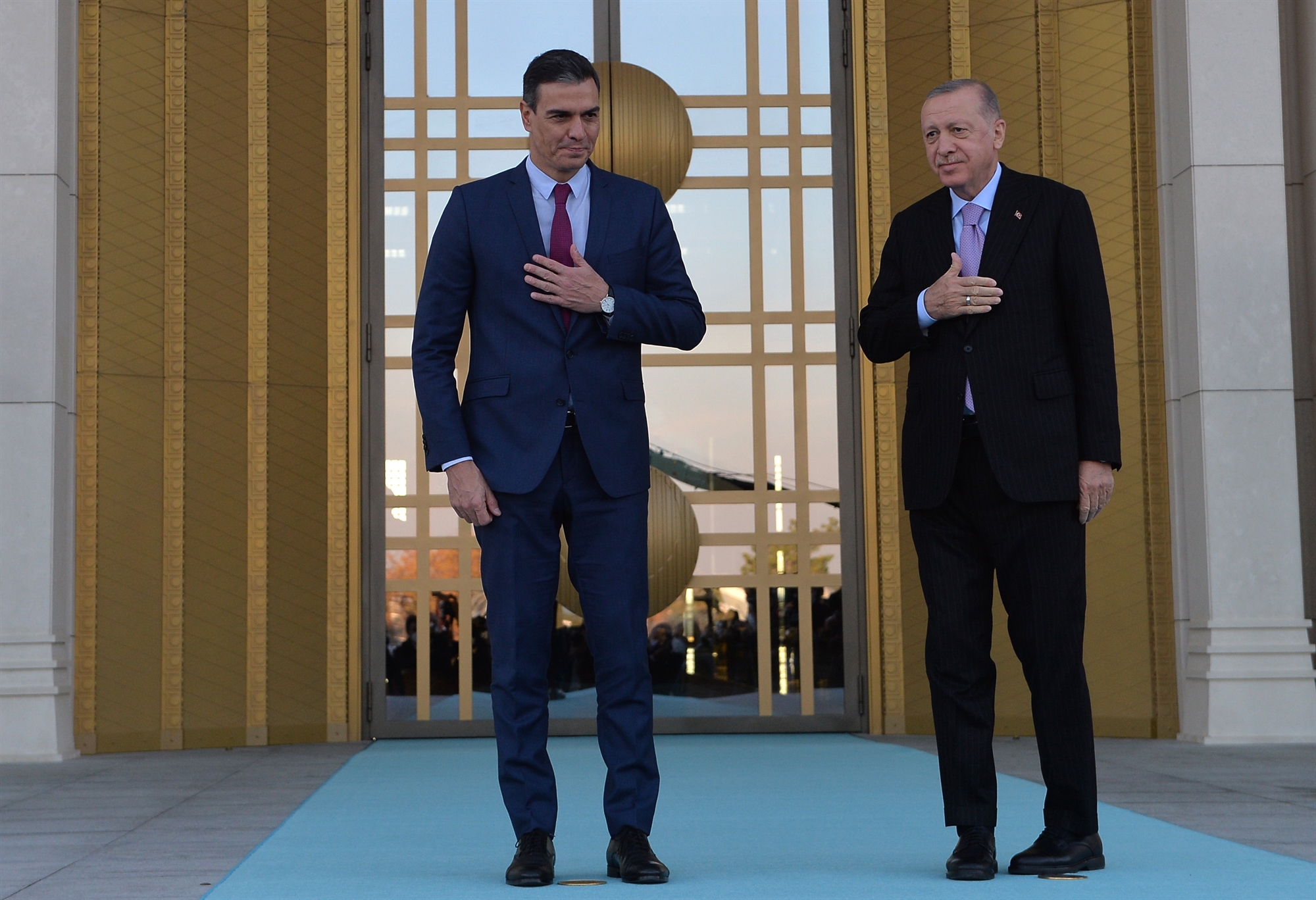 ερντογάν-με-το-κοράνι-ξορκίζει-την-ακρ-561595057