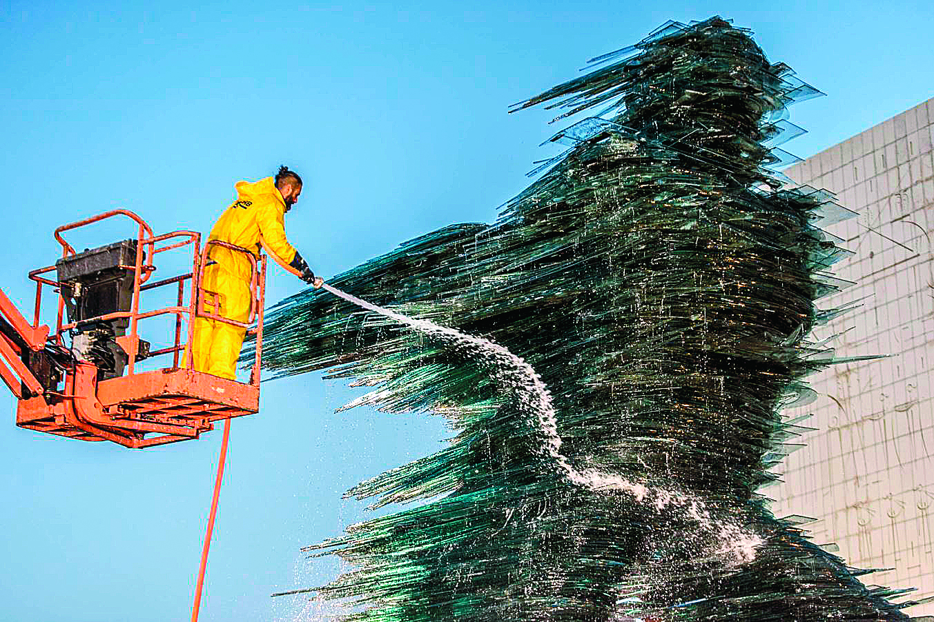 Λαμπίκο ο «Δρομέας» του Κώστα Βαρώτσου, που είχε να καθαριστεί επτά χρόνια-1