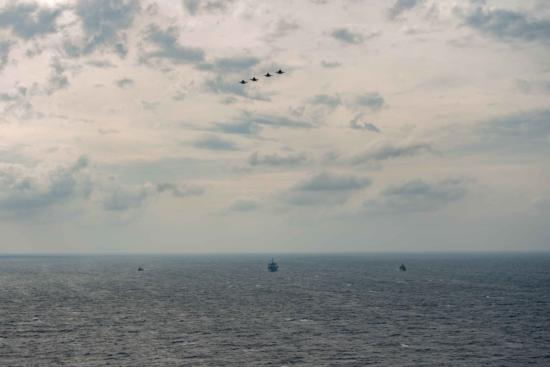 Εντυπωσιακές εικόνες από ελληνοαμερικανική συνεκπαίδευση στο Αιγαίο (βίντεο)-4