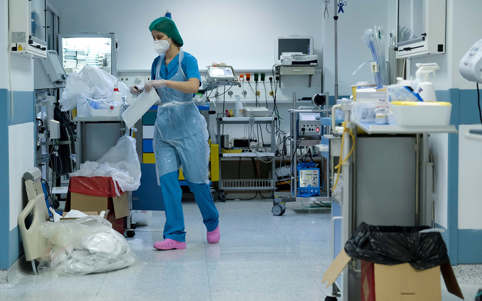 πλεύρης-δεν-θα-αναβληθούν-χειρουργεί-561600124