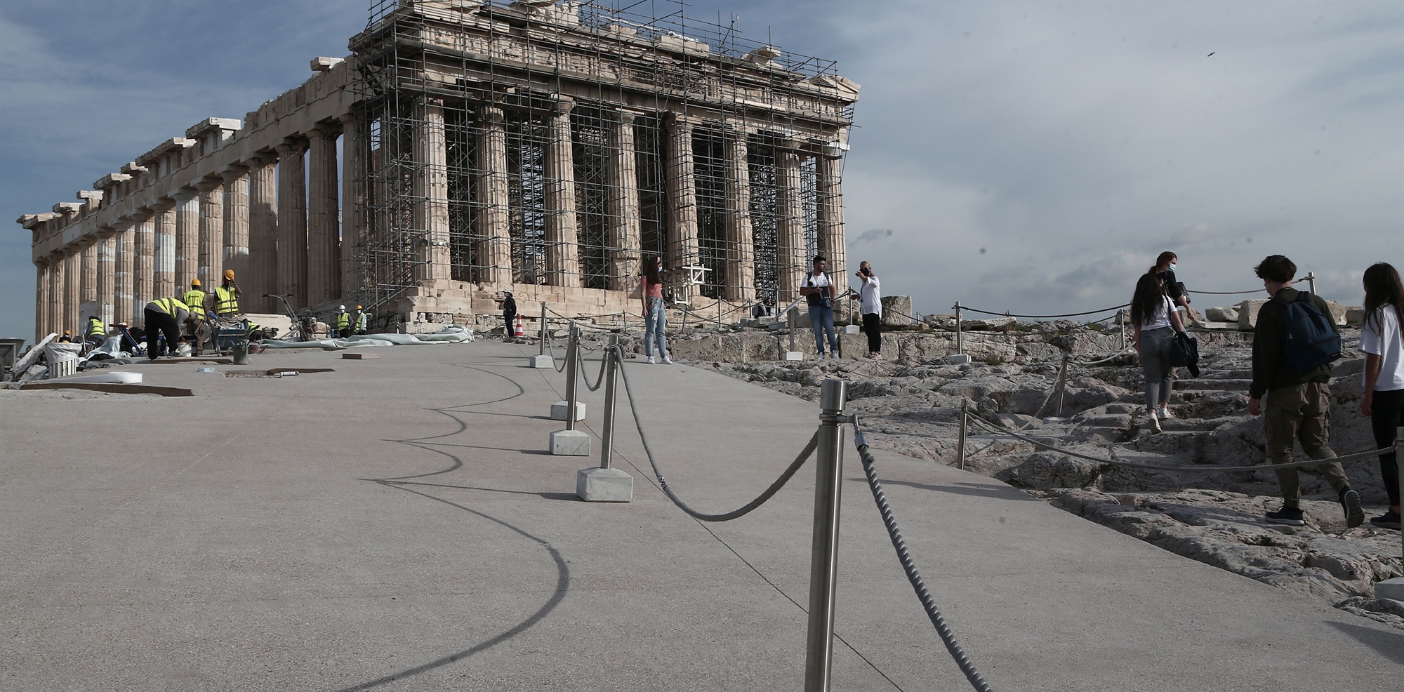 ακρόπολη-οι-επεμβάσεις-στον-ιερό-βράχ-561584035