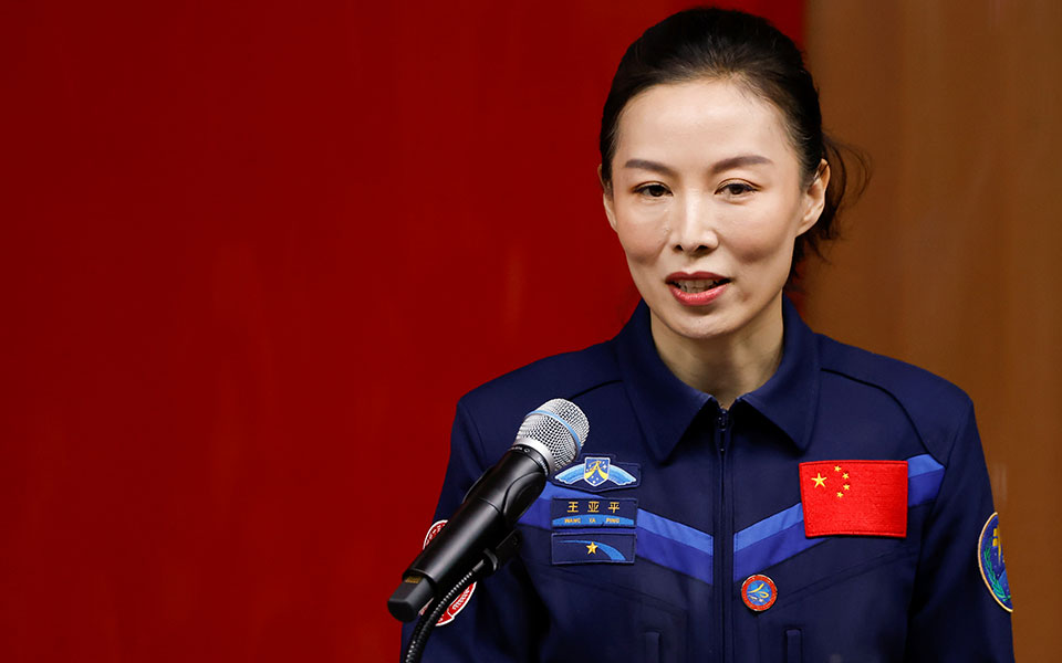 κινέζα-βγήκε-βόλτα-στο-διάστημα-561578266