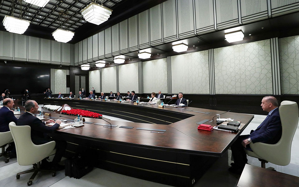 Ο κίνδυνος κραχ στην Τουρκία προκαλεί ανησυχία στην Αθήνα-1