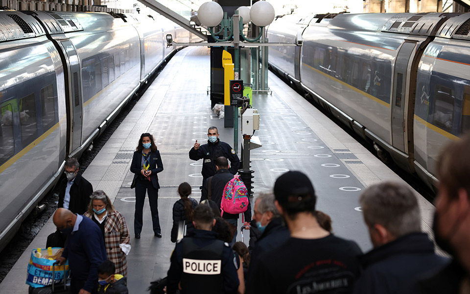 παρίσι-άνδρες-ασφαλείας-άνοιξαν-πυρ-ε-561567547