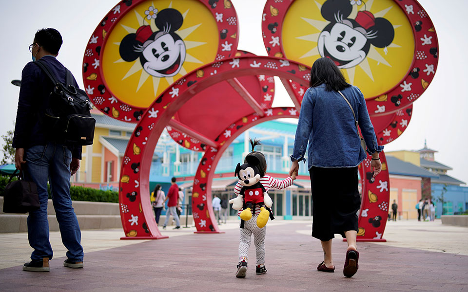 σαγκάη-έκλεισε-η-disneyland-μετά-τον-εντοπισμό-561565822