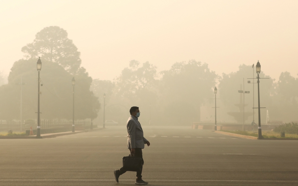 ινδία-το-νέο-δελχί-πνίγεται-από-το-νέ-561571393