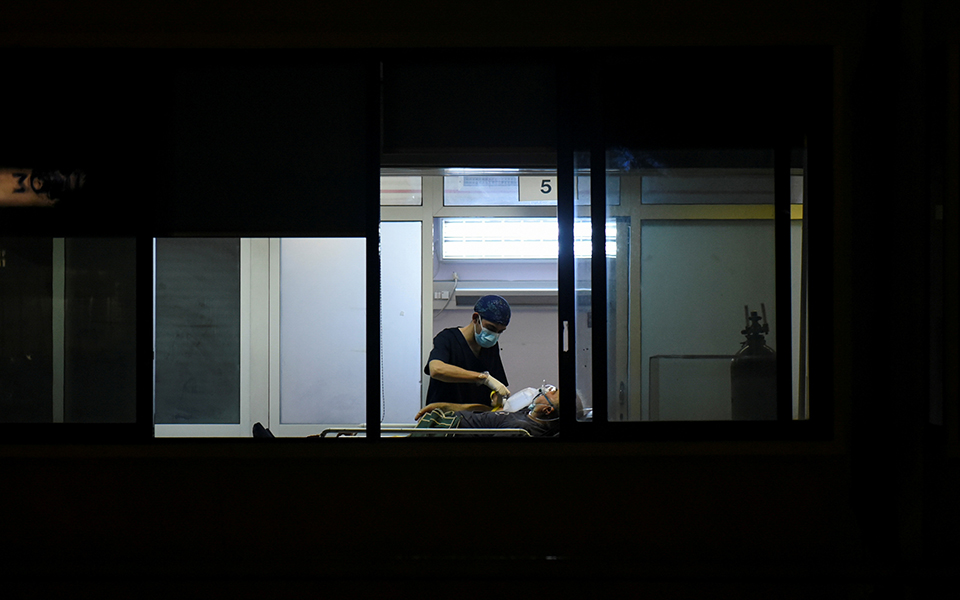 κορωνοϊός-υπερμεταδότες-διασωληνώσ-561576682