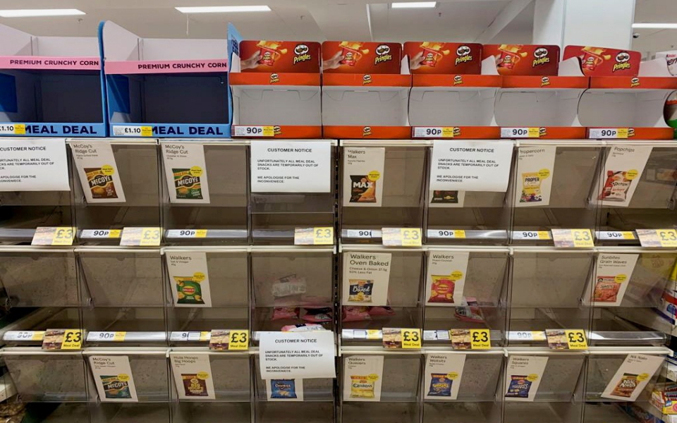 βρετανία-ένα-στα-τρία-καταστήματα-παρ-561592069