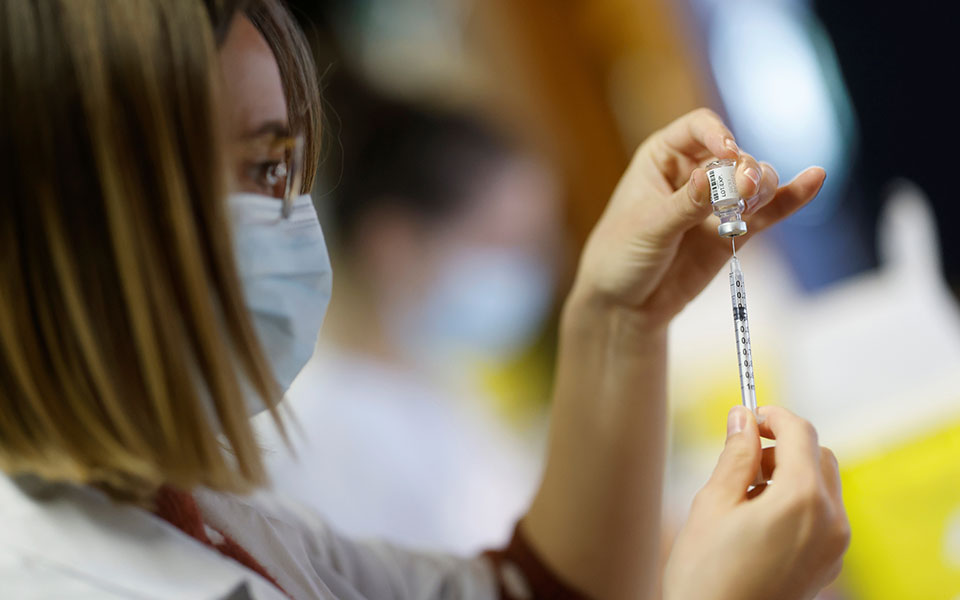 εμβόλια-pfizer-moderna-πράσινο-φως-fda-για-τρίτ-561593881