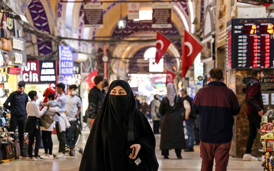 νέο-ιστορικό-χαμηλό-για-την-τουρκική-λ-561597751