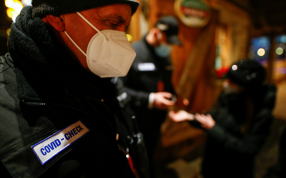 μετάλλαξη-όμικρον-κόκκινος-συναγερμ-561606412