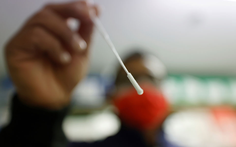 κορωνοϊός-γαλλία-ενίσχυση-των-ελέγ-561602620