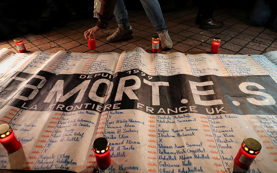 μπ-τζόνσον-ζητεί-από-τη-γαλλία-να-παίρ-561602632