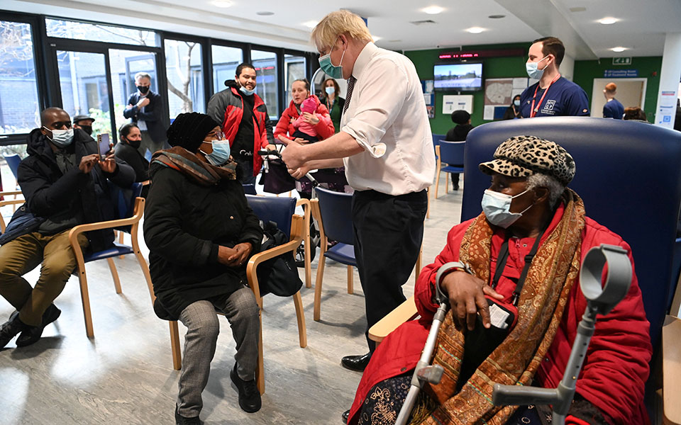 βρετανία-στόχος-για-τρίτη-δόση-σε-όλο-τ-561609256