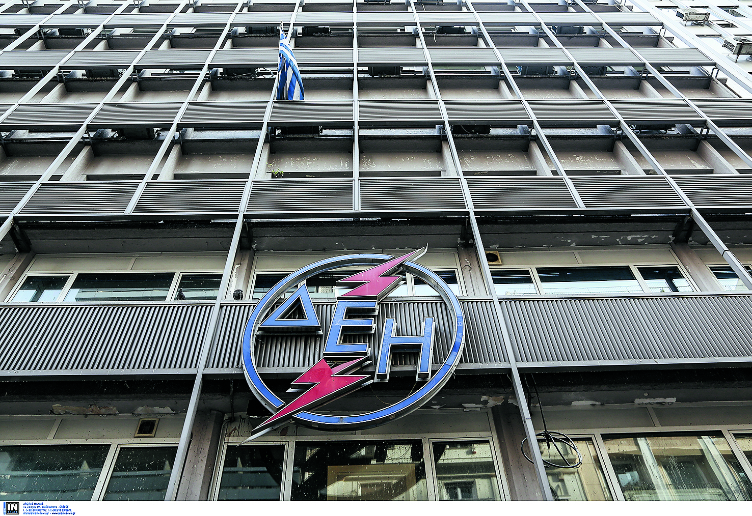 δεη-aνοίγει-σήμερα-το-βιβλίο-προσφορώ-561567214