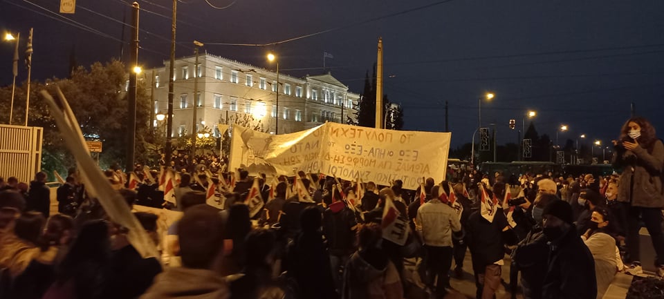 Σε εξέλιξη η πορεία για το Πολυτεχνείο – Κλειστοί δρόμοι στο κέντρο της Αθήνας-17