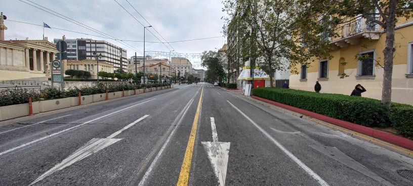 Σε εξέλιξη η πορεία για το Πολυτεχνείο – Κλειστοί δρόμοι στο κέντρο της Αθήνας-11