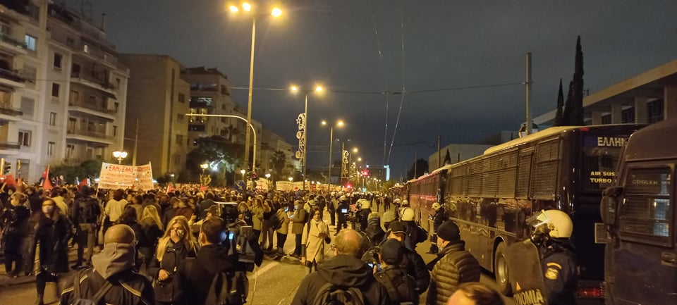 Σε εξέλιξη η πορεία για το Πολυτεχνείο – Κλειστοί δρόμοι στο κέντρο της Αθήνας-18