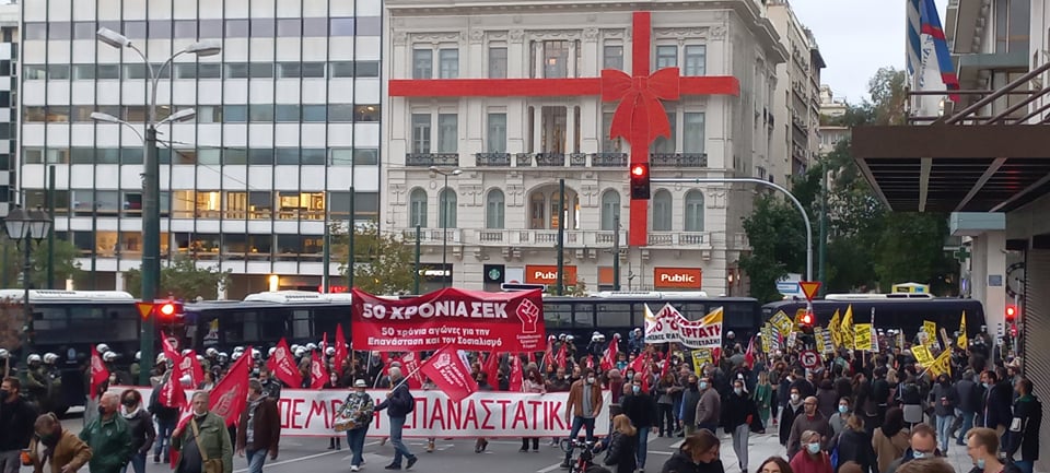 Σε εξέλιξη η πορεία για το Πολυτεχνείο – Κλειστοί δρόμοι στο κέντρο της Αθήνας-15