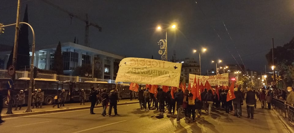 Σε εξέλιξη η πορεία για το Πολυτεχνείο – Κλειστοί δρόμοι στο κέντρο της Αθήνας-3