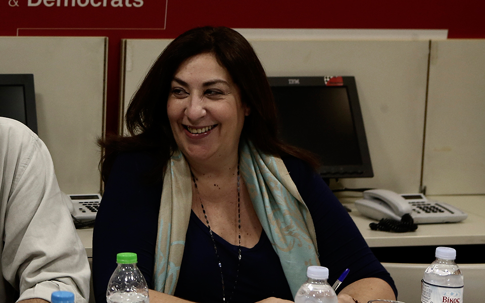 ορκίστηκε-η-νέα-βουλευτής-του-κιναλ-τό-561565915