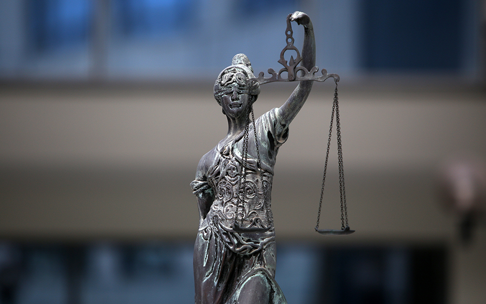 δίωξη-κατά-του-αντιεμβολιαστή-δικηγό-561597193