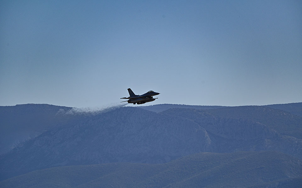 κατεστράφη-f-16-στην-προσγείωση-σώος-ο-πι-561593347