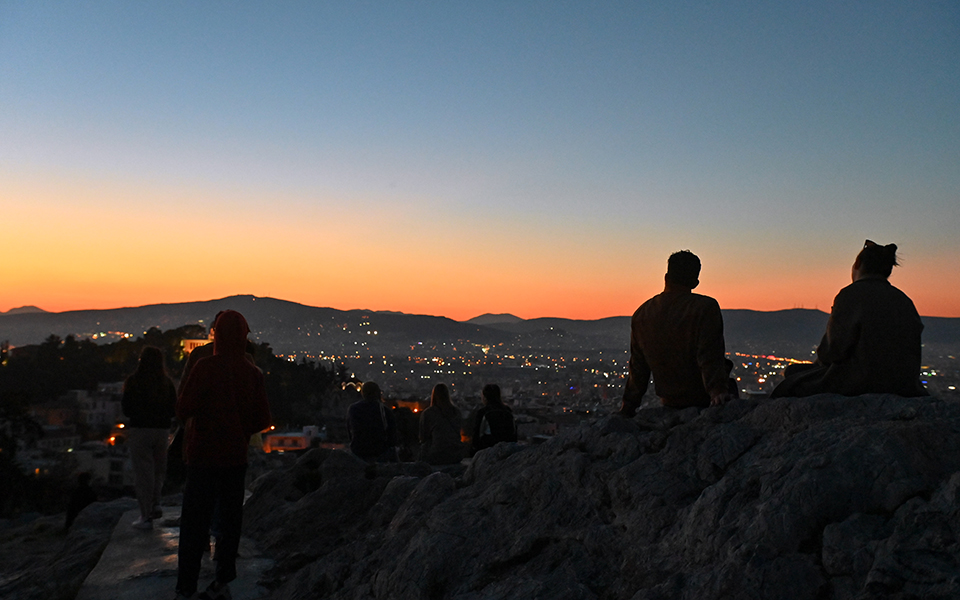 οι-έλληνες-μετά-από-20-μήνες-πανδημίας-561575878