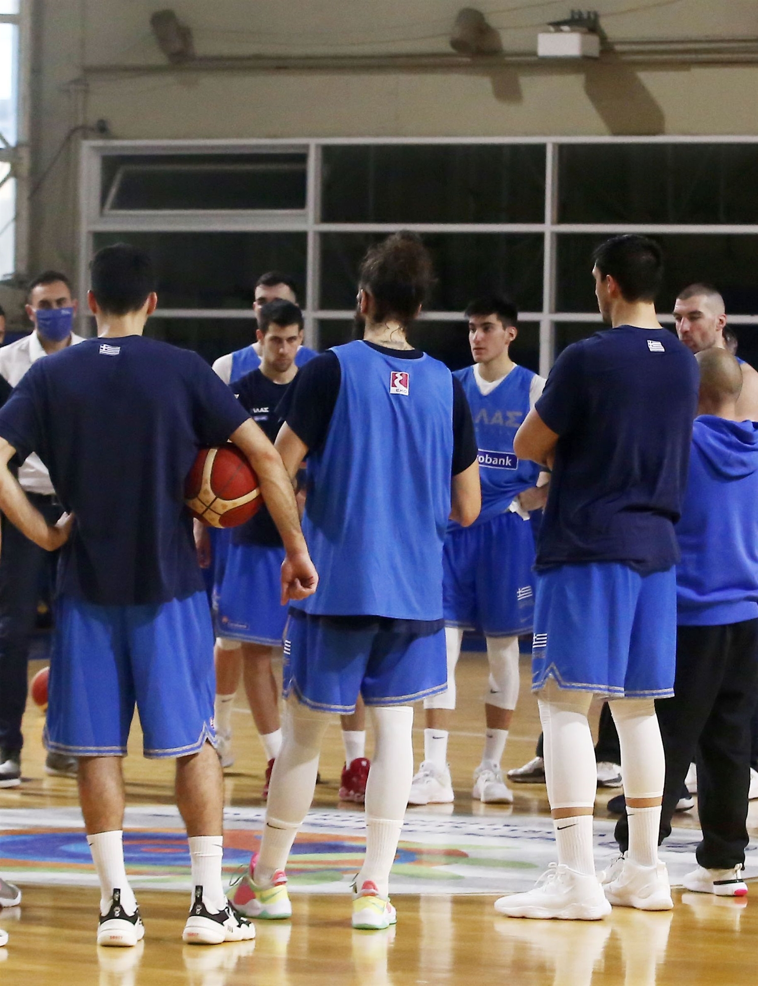 παράθυρα-στο-μουντομπάσκετ-561599767