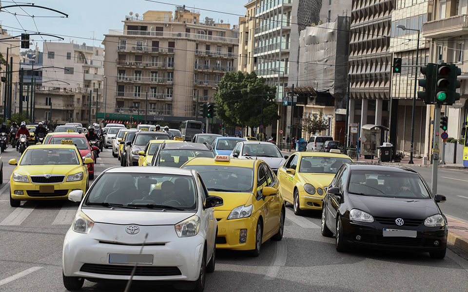 κυκλοφοριακό-σε-τροχιά-έξυπνης-κινητ-561579856