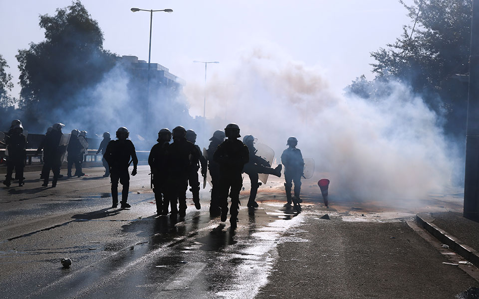 επεισόδια-στη-συγκέντρωση-πυροσβεστ-561572686